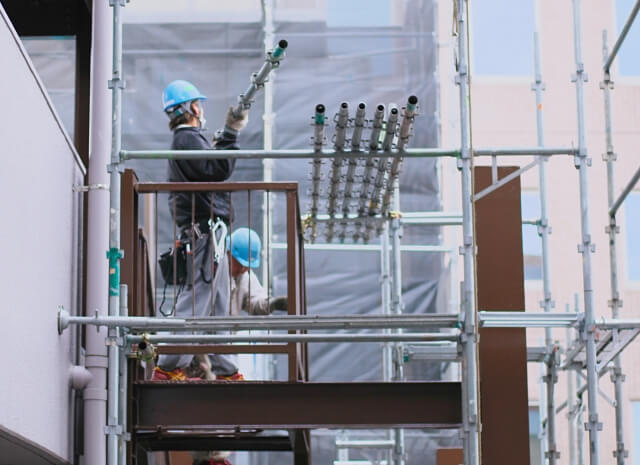 足場工事とは 足場の種類と足場工事に必要な資格 Build