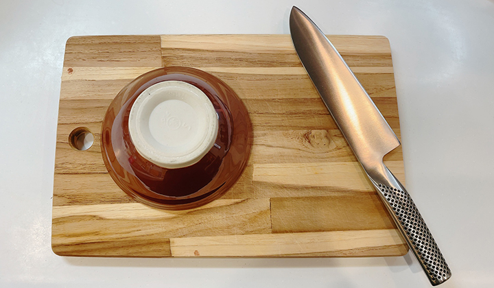 家にあるもので包丁を研ぐ方法_陶器