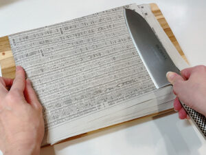 家にあるもので包丁を研ぐ方法＿新聞紙_3